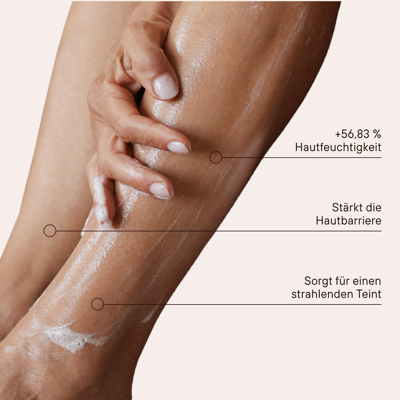 +56,83 % Hautfeuchtigkeit, stärkt die Hautbarriere und sorgt für einen strahlenden Teint.